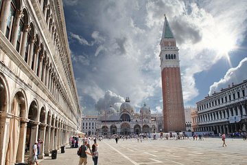 Venice Saint Mark's Basilica and gondola tour in the morning