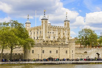 Tower of London: Entry Ticket, Crown Jewels and Beefeater Tour