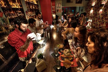 Athens by Night: Small Group Sightseeing with Drinks and Food Tasting