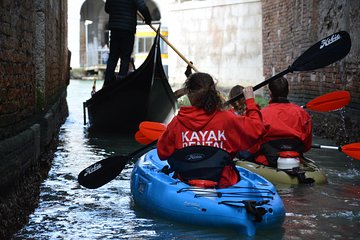 60' Quick Kayak Tour of Venice with guide