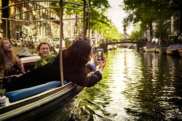 Amsterdam 90-min Private Canal Cruise with Live Guide and Drinks 