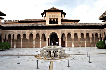 Alhambra and Nasrid Palaces Ticket with Audioguide