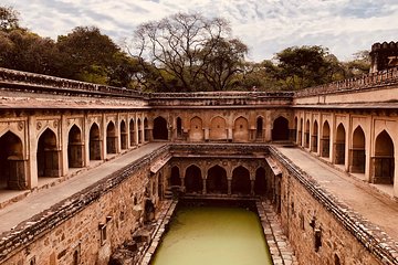 Private Walking Tour: South Delhi Heritage including Qutub Minar and Mehrauli Archaeological Park