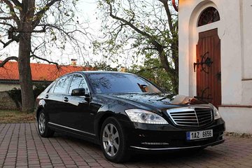 Prague airport luxury transfer by a Mercedes Benz S class