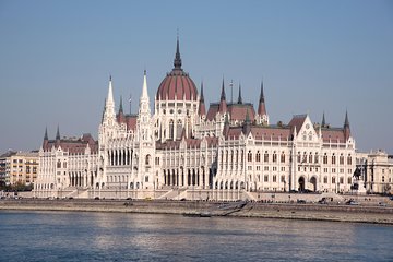 Budapest Guided Half-Day Grand City Tour with Parliament Visit