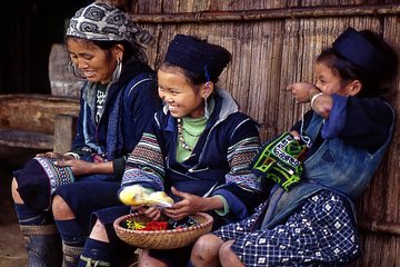 3-Night Rail and Trekking Tour of Sapa and Coc Ly Market from Hanoi