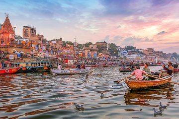 Varanasi Boat Ride and Ancient Temples Day Tour with Breakfast