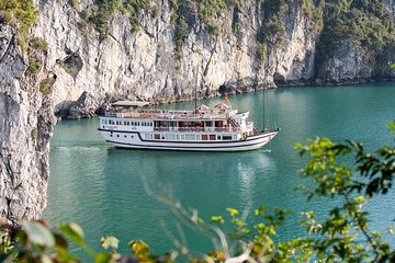 Bai Tu Long Bay Boutique Cruise: Visit Bai Tu Long bay & Overnight boat in 2 day