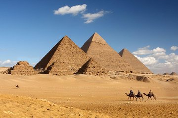 Private Full- Day Trip to Pyramids, Egyptian Museum & Khan el khallil