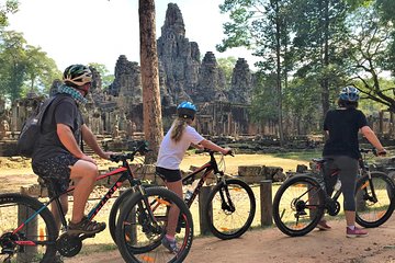 Private Angkor 3 main temples authentic bike tour