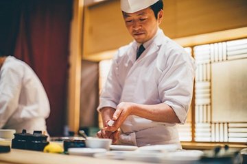 Meiji Shrine and Tsukiji Sushi Making Private Tour