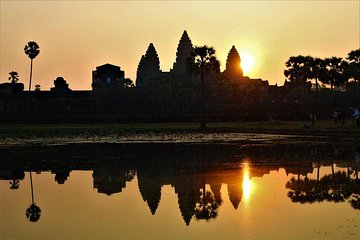 A Full-Day Adventure at Angkor Wat sunrise