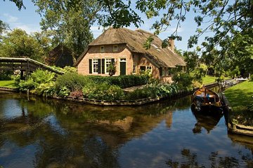 Private day trip to Giethoorn and the Enclosing Dike