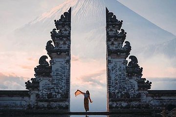 Full-Day Eastern Gate of Heaven at Lempuyang Temple