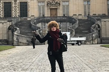 1:30 hours tour of Louvre museum