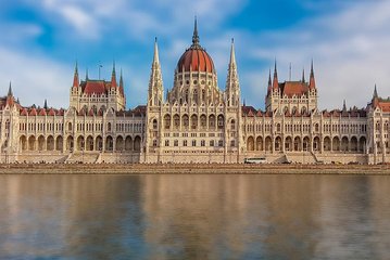 Private Transfer from Zadar to Budapest with 2 hours for sightseeing