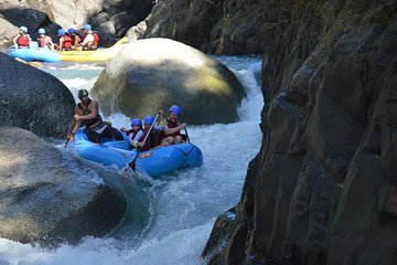 White Water Rafting Upper Naranjo River (Chorro section, Dec. 15th - May 15th)