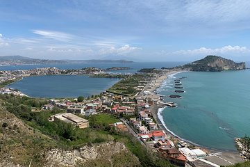 NAPLES AND PHLEGRAEAN FIELDS (The area of ​​the volcanoes)