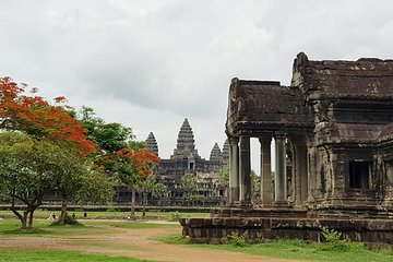 Private 1Day tour: Angkor Small tour with Banteay srei or pink lady temple.