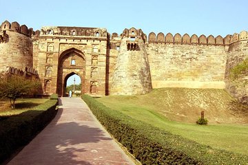 From Varanasi Jaunpur fort and heritage tour