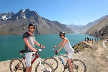 Private Mountain Bike Tour to El Yeso Reservoir and Maipo Valley