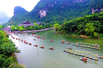 A Real Experience Trang An - Hoa Lu Limousine small group tour 1 day