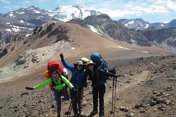 Incredible experience in the Andes from Santiago, reaches the summit of 4.954m!