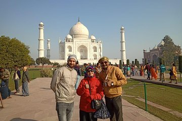  Taj Mahal-Private Tour with Lunch and Guide by car from Delhi to Agra