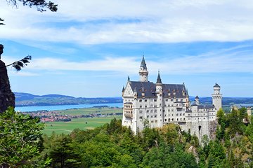 VIP tour to the royal castles Neuschwanstein and Linderhof from Munich