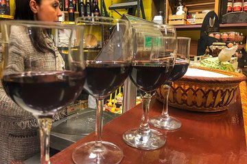 Naples by Night: Guided Food Tour with Wine Tasting