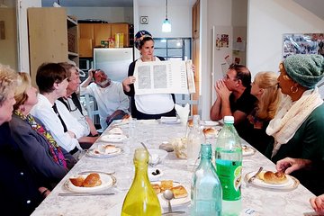 Unique Peek Hosting Lecture + Meal at Jewish Orthodox Home