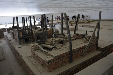 Private Tour to Sachsenhausen Concentration Camp Memorial (With Licensed Guide)