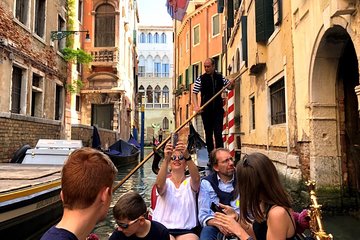 Morning Walking Tour of Venice Plus Gondola Ride