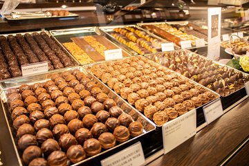 Geneva: Chocolate Tasting and Walking Tour with a Local