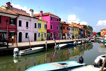 Half-Day Motorboat Cruise to Venice Lagoon Islands Murano and Burano