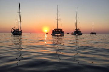 Shared Diamond Sunset Trip of Santorini via Hot Springs & White Beach