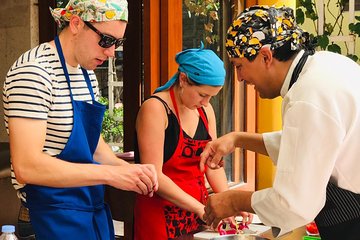 Peruvian cooking class + PiscoSour class + visit the local market