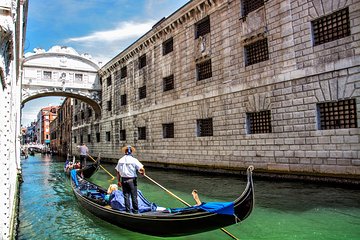 Public Tour: An Ancient Stroll around Venetian Canals