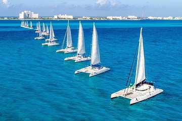 Amazing tour to the beauty Isla Mujeres. Snorkel and national open bar included.