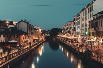 Milan Night Tour & Drinks with a Local Guide: Private & 100% Personalized 