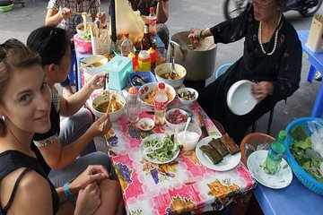 Hanoi Street Food Experience by Walking