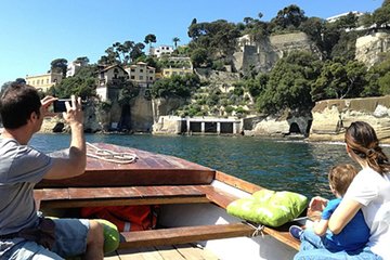 Private boat tour in the Gulf of Naples with skipper.