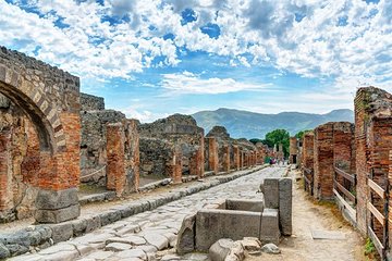 Transfer Naples to Amalfi and stop in Pompeii