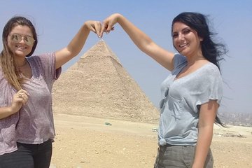 Cairo layover to Giza pyramids and Egyptian museum