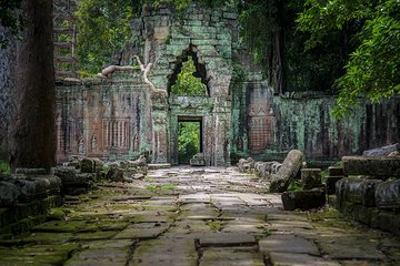 Full-Day Explore Angkor Wat Temple & Floating Village