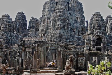 Two-days tour discovering Angkor Wat,The carving of 1000 Lingas and Beng Mealea