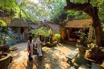 Duong Lam Ancient Village Private Tour