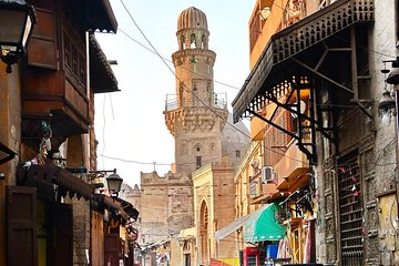 Private Layover Tour to El-Muez street, Islamic Cairo, & Khan El-Khalili Bazaar