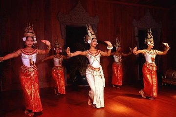 8 Days Private Guide Tour Phnom Penh to Battambang & Siem Reap