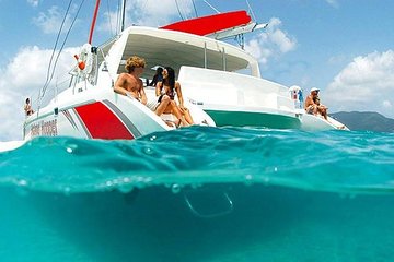 Catamaran Experience to Ile aux cerf: incl: Parasailing, Lunch, GRSE & Transfer